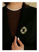 Load image into Gallery viewer, Peach Blossom Wreath Brooch - floysun
