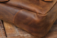 Load image into Gallery viewer, Brown Vinatge Shoulder Bag
