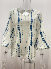Load image into Gallery viewer, V-neck Puff Sleeve  Top
