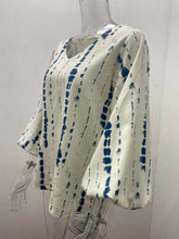 Load image into Gallery viewer, V-neck Puff Sleeve  Top
