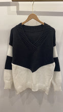 Load image into Gallery viewer, Color Block Long Sleeve Sweater
