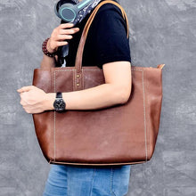 Load image into Gallery viewer, Classic Full Grain Leather Women&#39;s Tote Bag
