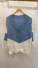 Load image into Gallery viewer, Color Block Long Sleeve Sweater
