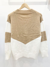 Load image into Gallery viewer, Color Block Long Sleeve Sweater
