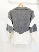 Load image into Gallery viewer, Color Block Long Sleeve Sweater
